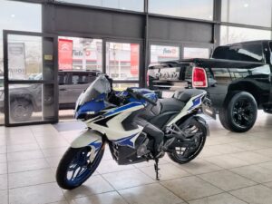 BAJAJ ROUSER RS 200 – AÑO 2021 – 10 MIL KM